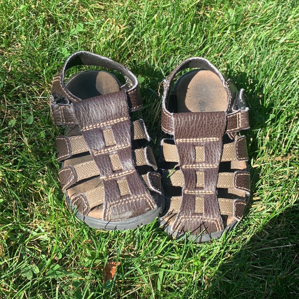 Smart fit brown faux leather Velcro sandals size C8